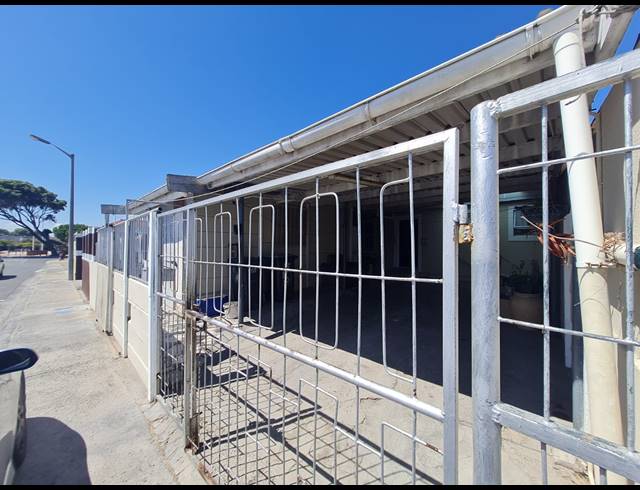 3 BEDROOM FREESTANDING SOLD IN LENTEGEUR